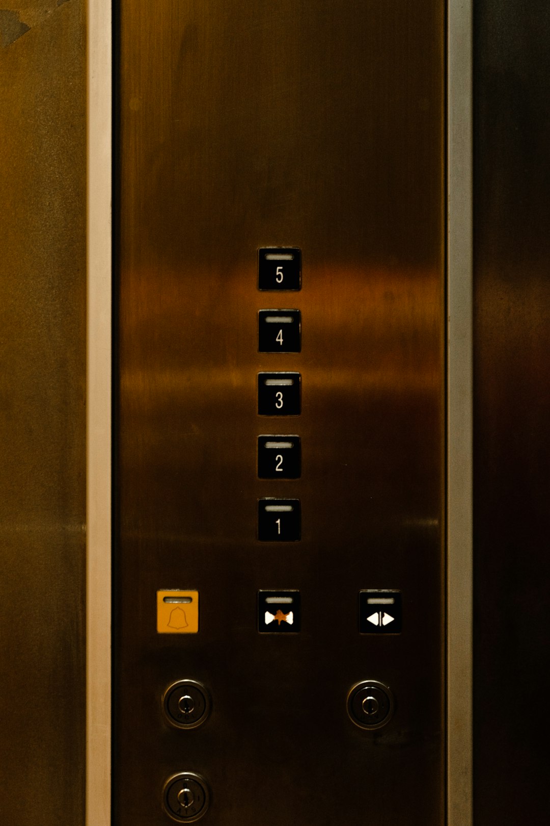 a-black-elevator-panel-5edtbchspsc